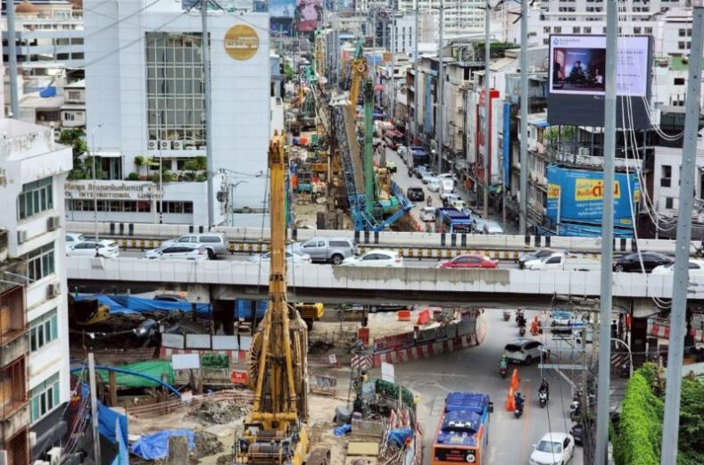 สายสีส้มตะวันตกบางขุนนนท์-ศูนย์วัฒนธรรม สร้างคืบ 34.99% ส่วนตะวันออกทยอยรับขบวนรถ ต.ค.นี้